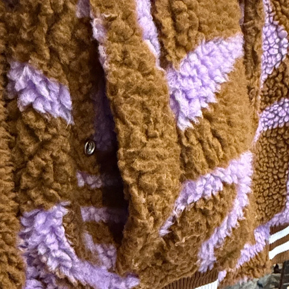 Obey Women’s Brown and Purple Patterned Puffer Jacket With Pockets! - Picture 8 of 11